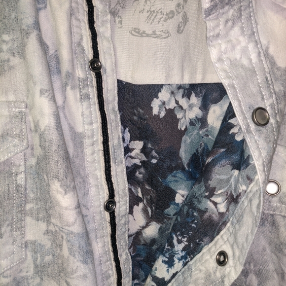 In The Attic Oversized Floral Button up - Picture 6 of 6